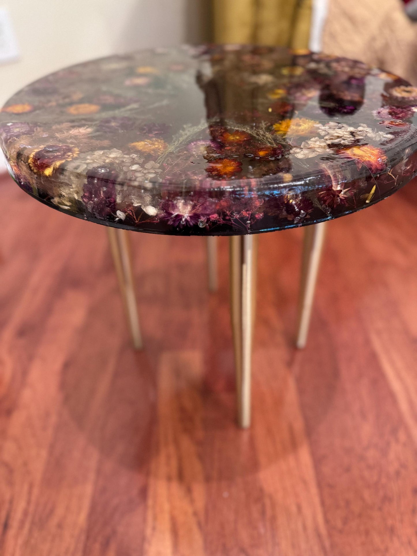 Epoxy end side table with real dried flower - large 18” customisation available