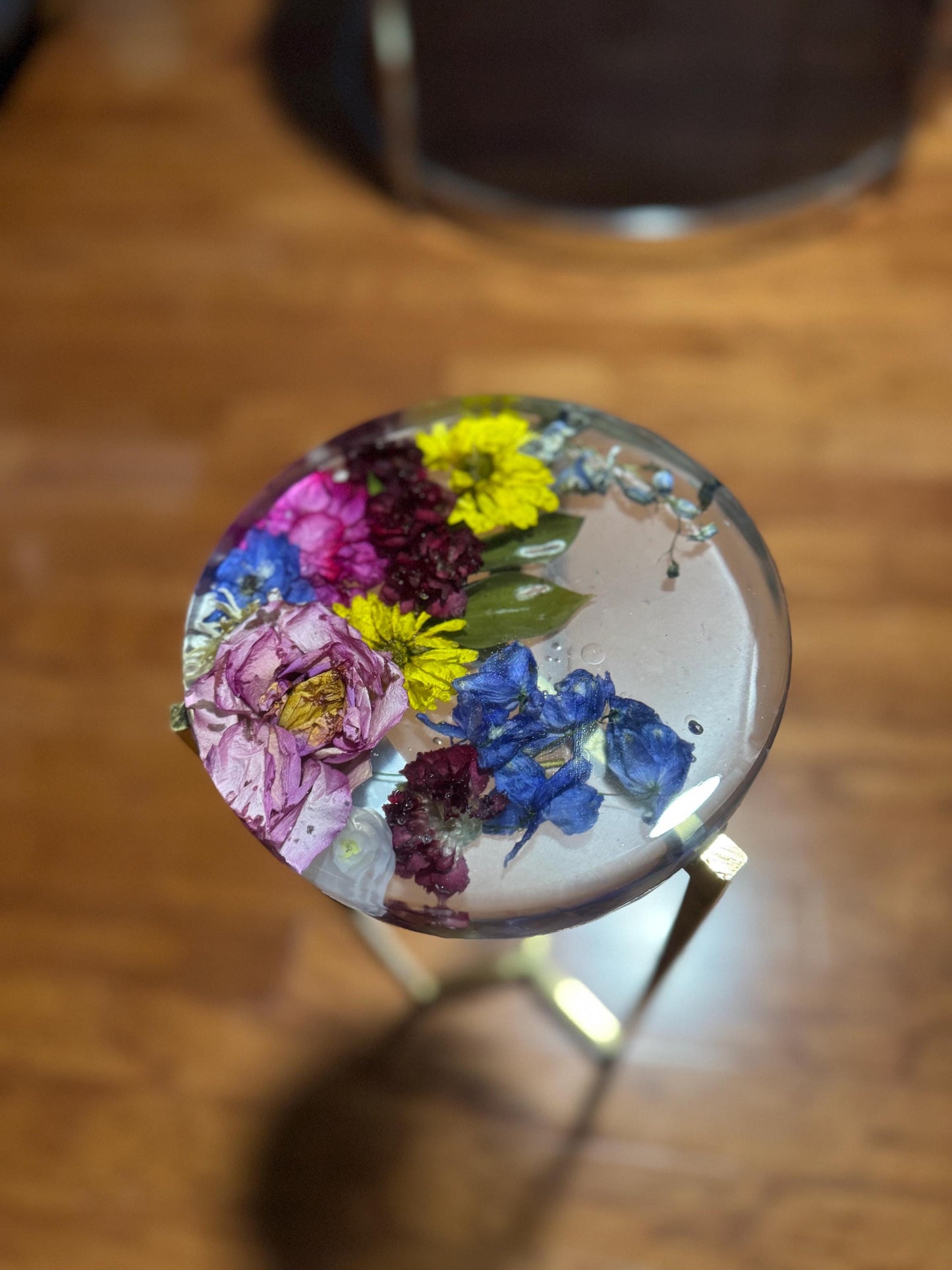 Epoxy resin drink table(side table) with real dried flowers -alcohol and heat-resistant top. Super durable, Customization available.