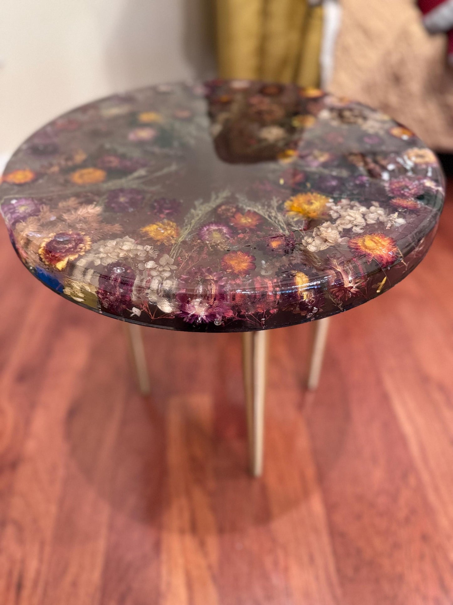 Epoxy end side table with real dried flower - large 18” customisation available
