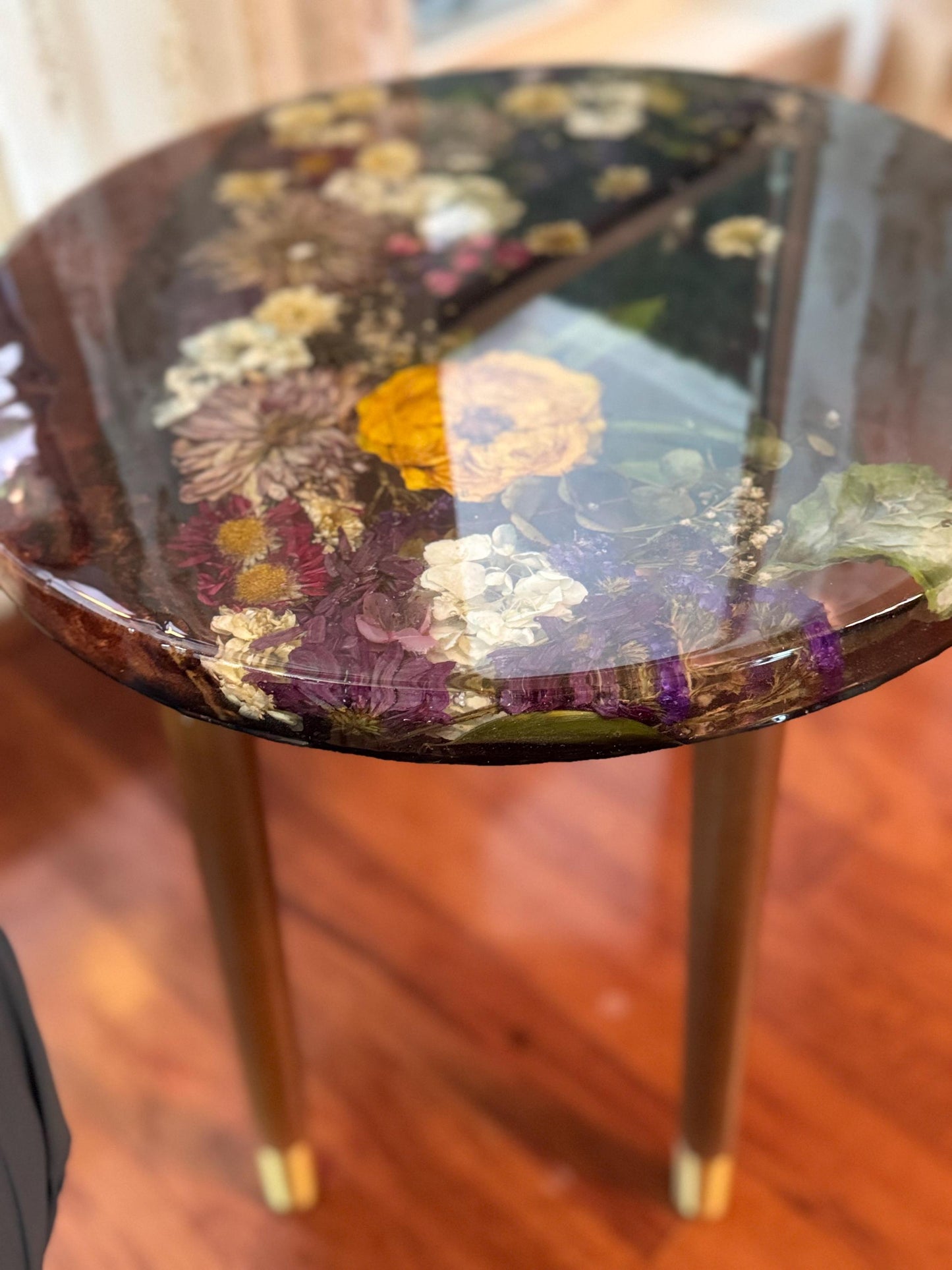 Handmade epoxy resin flower side/coffee table 18" with mesquite wood and real dried flowers. Customization available. Preserve your flowers.