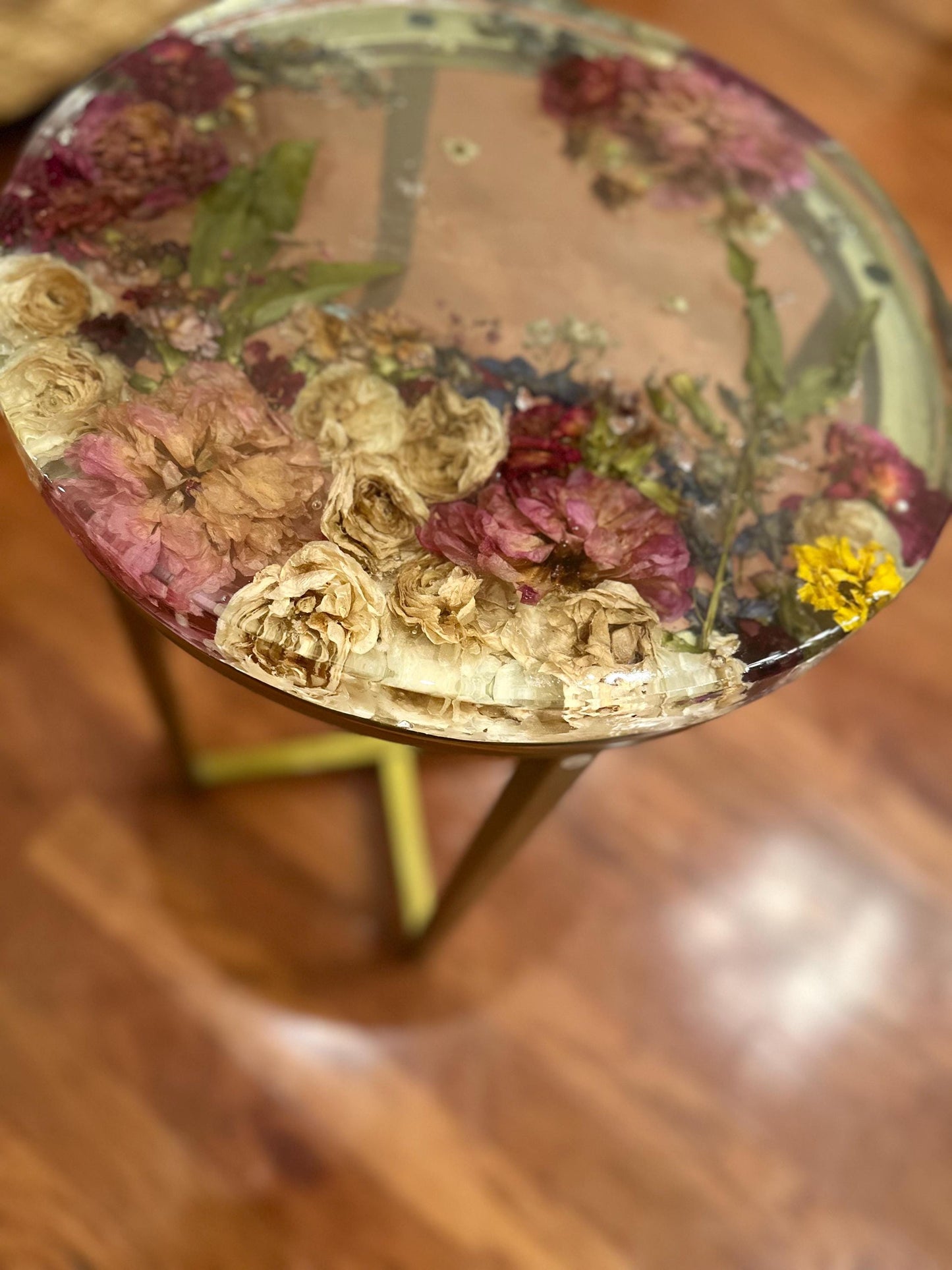 Handmade resin epoxy end table, coffee table, side table -real dried flowers- Custom order available- Beautiful clear luxury tables