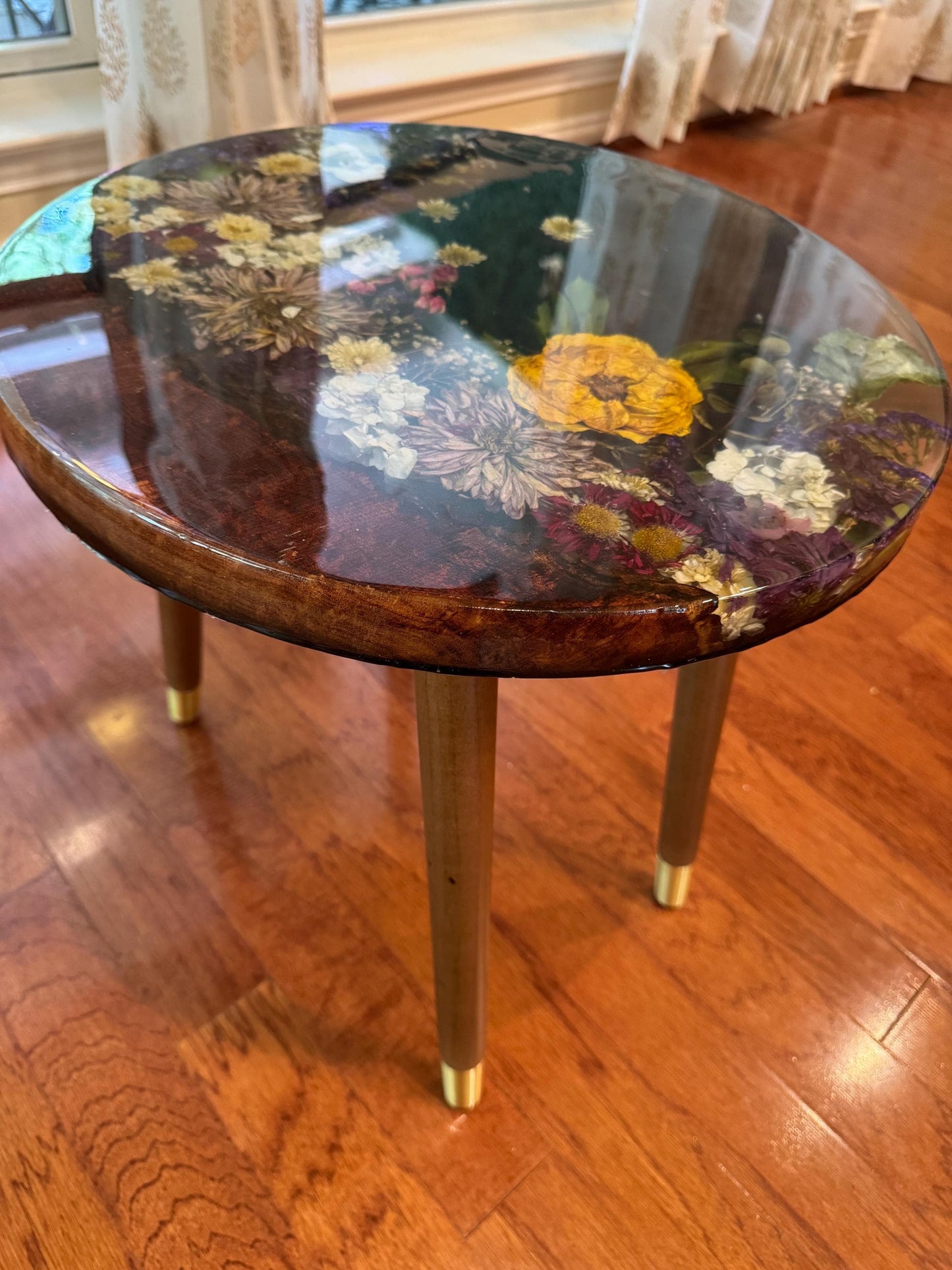 Handmade epoxy resin flower side/coffee table 18" with mesquite wood and real dried flowers. Customization available. Preserve your flowers.