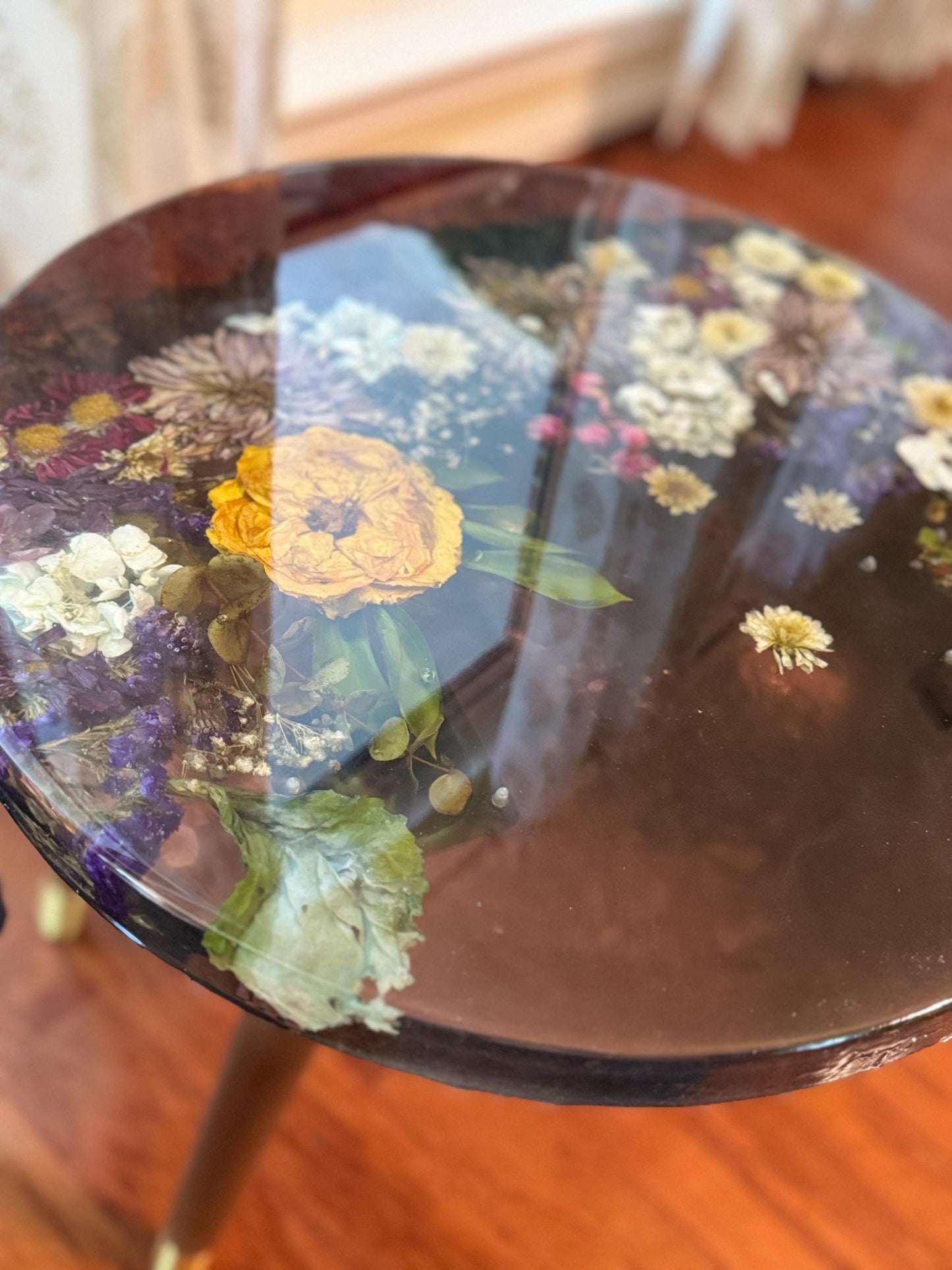 Handmade epoxy resin flower side/coffee table 18" with mesquite wood and real dried flowers. Customization available. Preserve your flowers.
