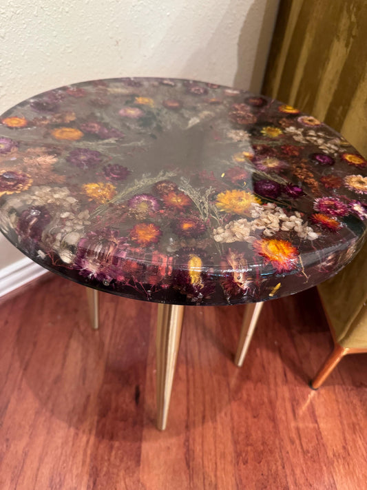 Epoxy end side table with real dried flower - large 18” customisation available