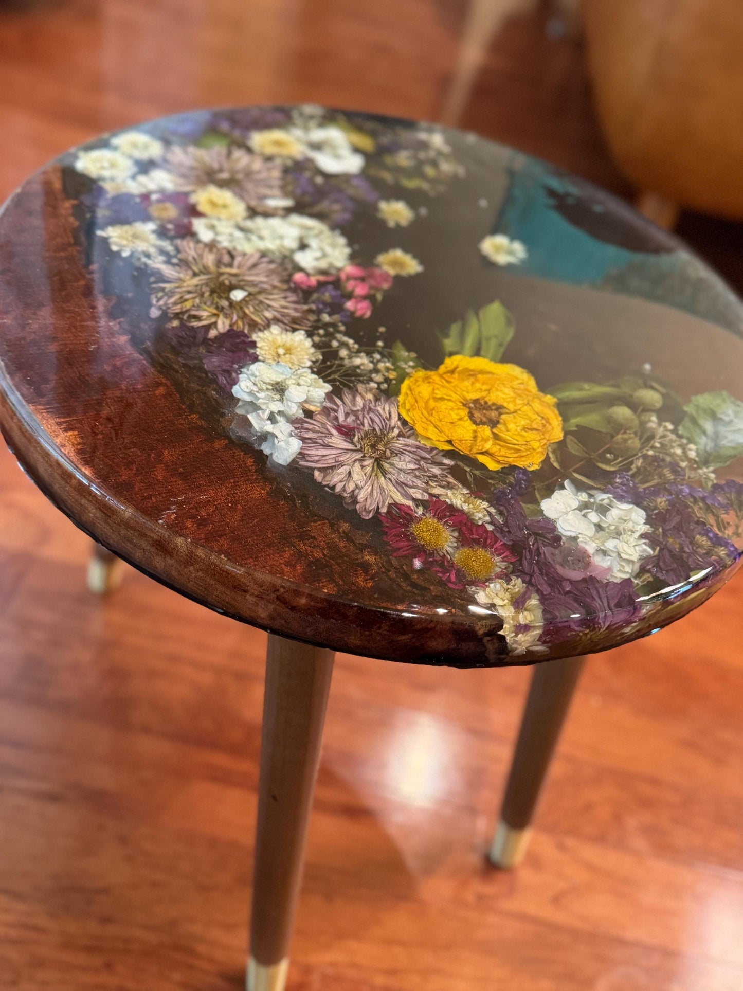 Handmade epoxy resin flower side/coffee table 18" with mesquite wood and real dried flowers. Customization available. Preserve your flowers.