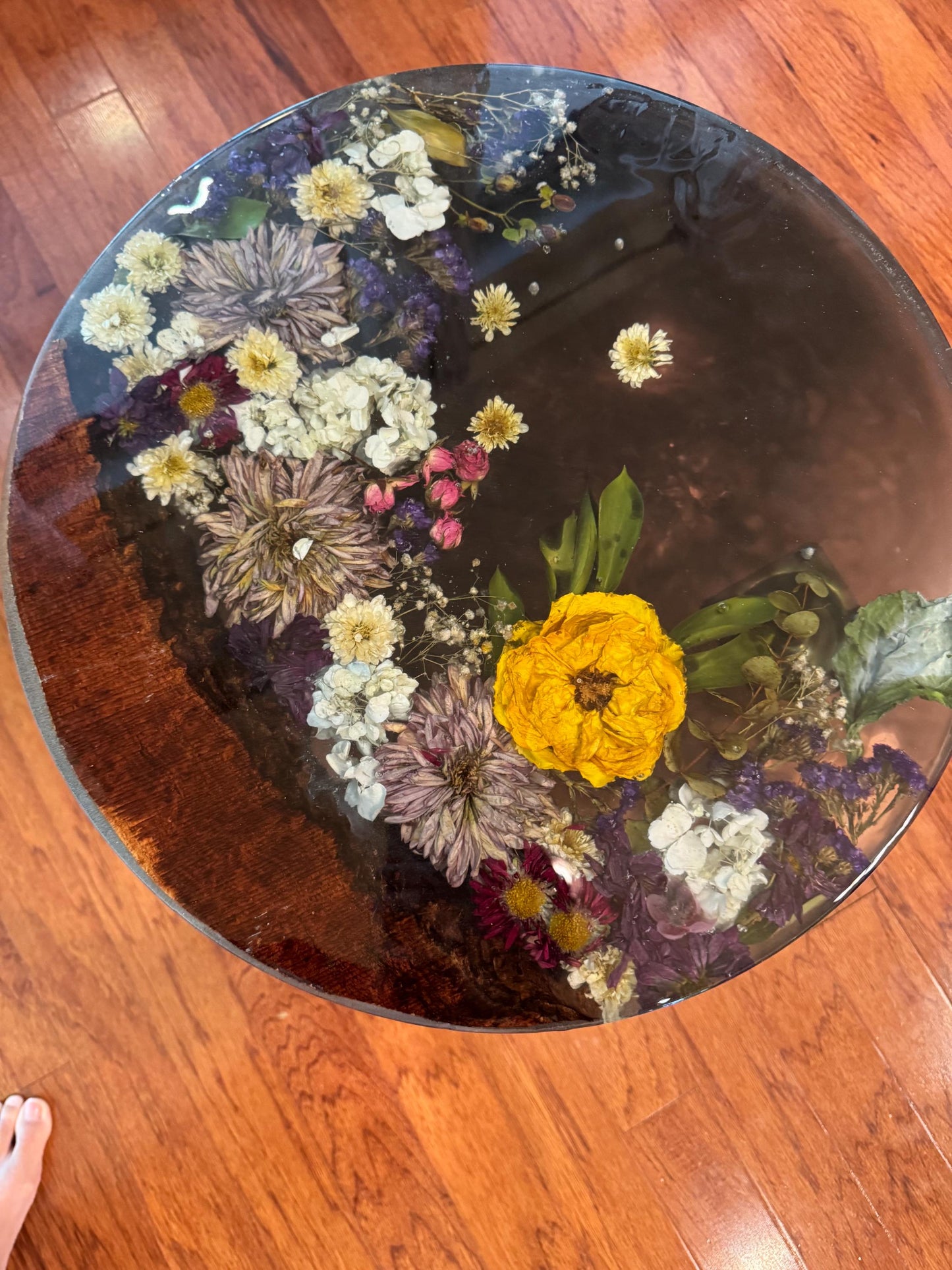 Handmade epoxy resin flower side/coffee table 18" with mesquite wood and real dried flowers. Customization available. Preserve your flowers.