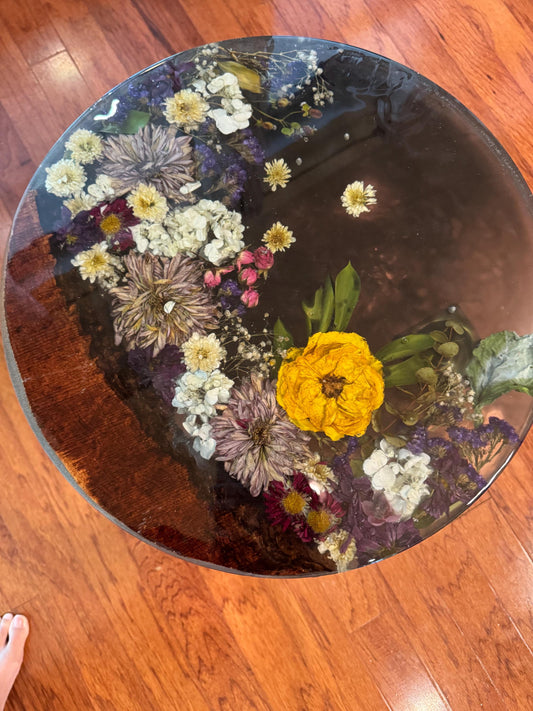 Handmade epoxy resin flower side/coffee table 18" with mesquite wood and real dried flowers. Customization available. Preserve your flowers.